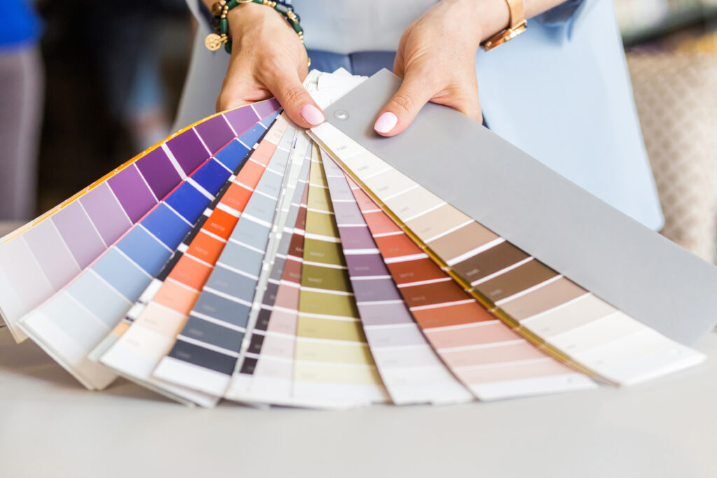 The Benefits of Choosing Solid Custom Colors for Your Cedar Shingles